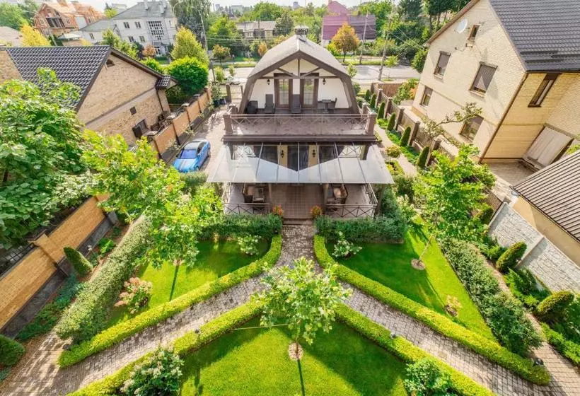 هاستل Petrani Nivki