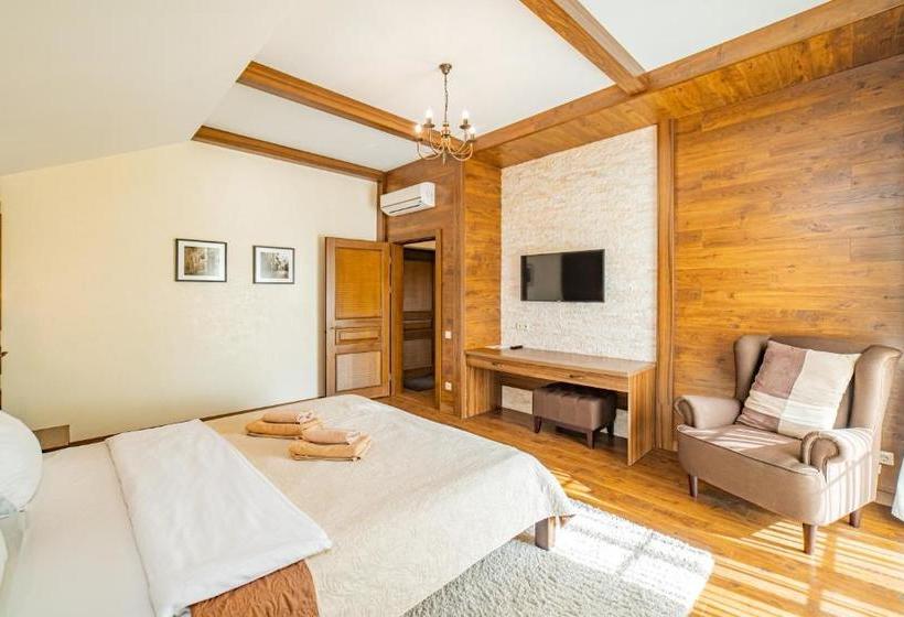 هاستل Petrani Nivki