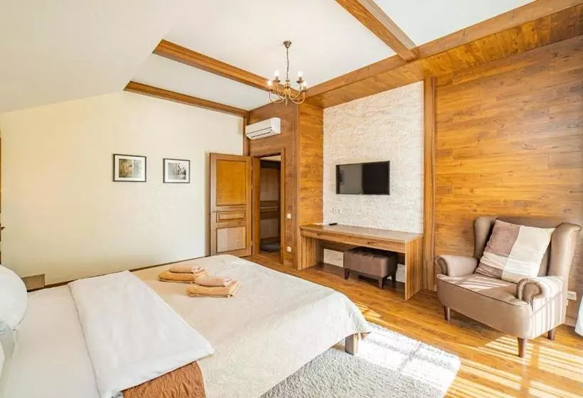 هاستل Petrani Nivki