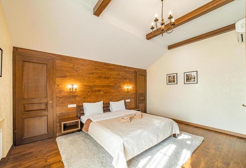 هاستل Petrani Nivki