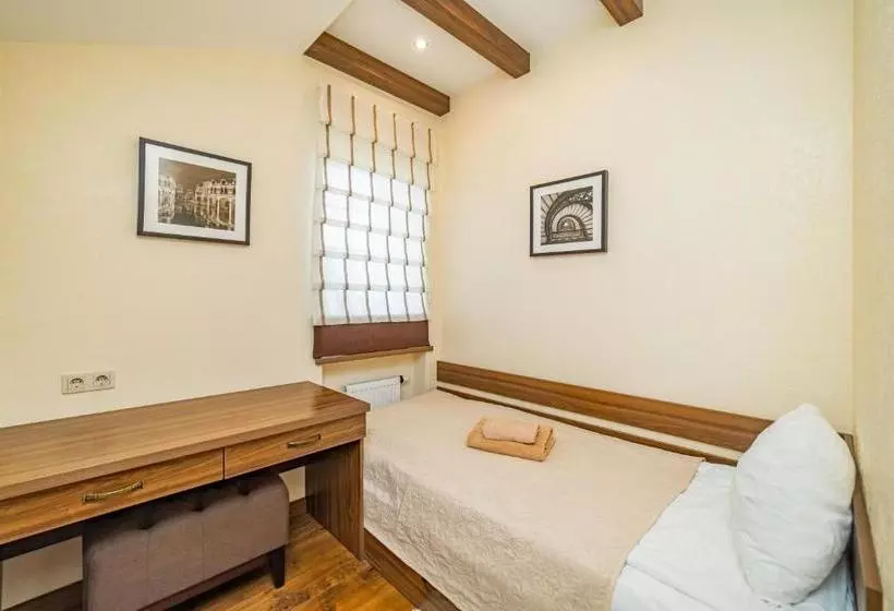 هاستل Petrani Nivki