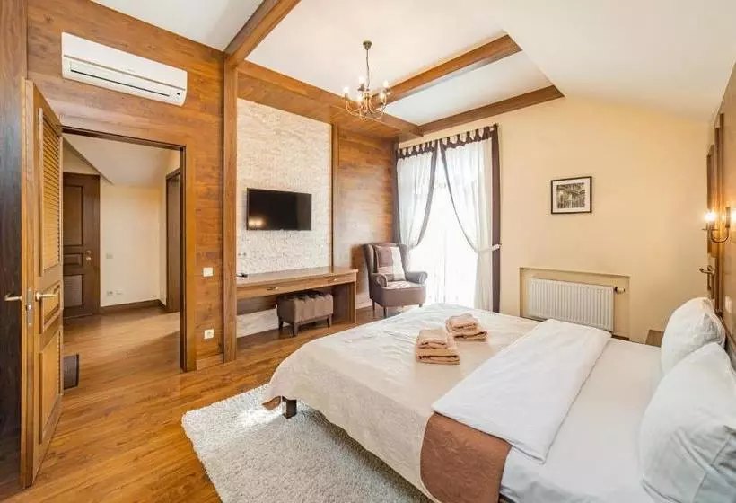 هاستل Petrani Nivki