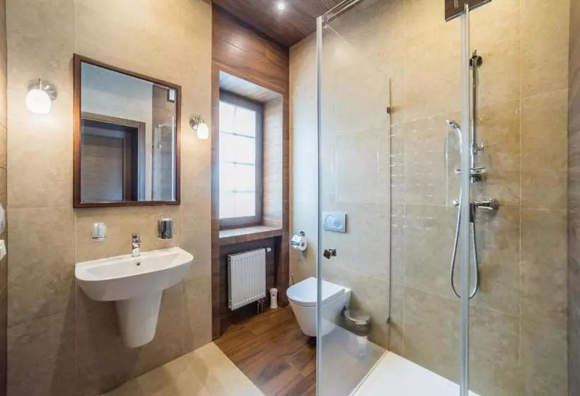 هاستل Petrani Nivki