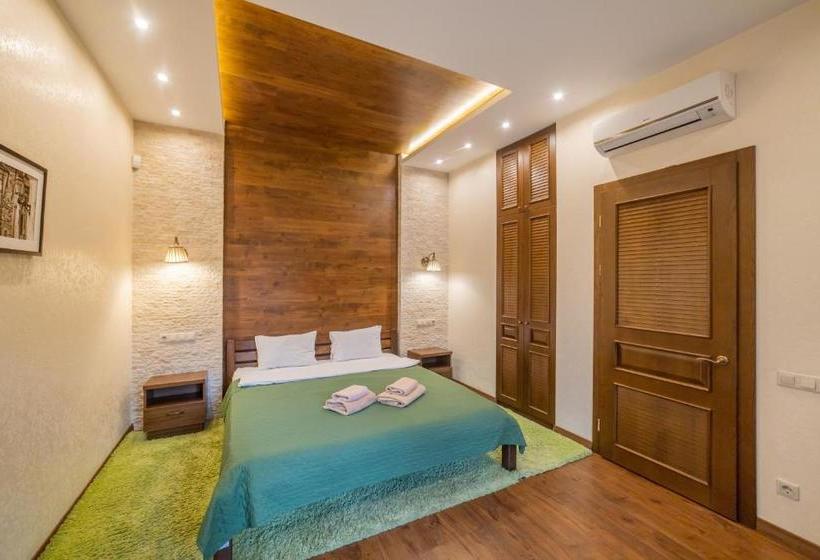 هاستل Petrani Nivki