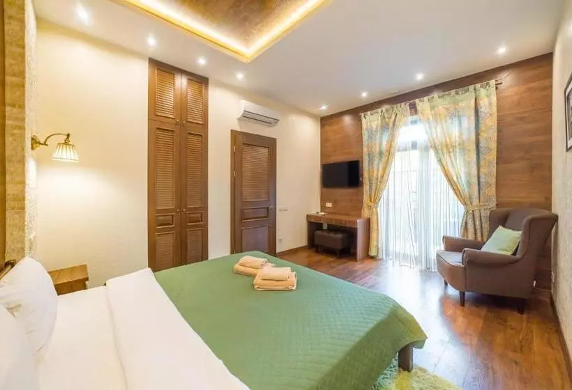 هاستل Petrani Nivki