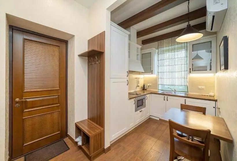 هاستل Petrani Nivki