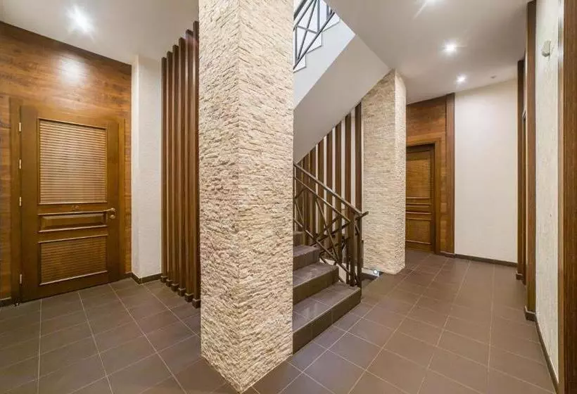 هاستل Petrani Nivki