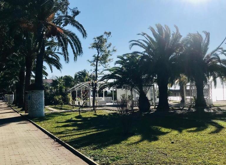 پانسیون Guest House On Prospect Vladislava Ardzinba