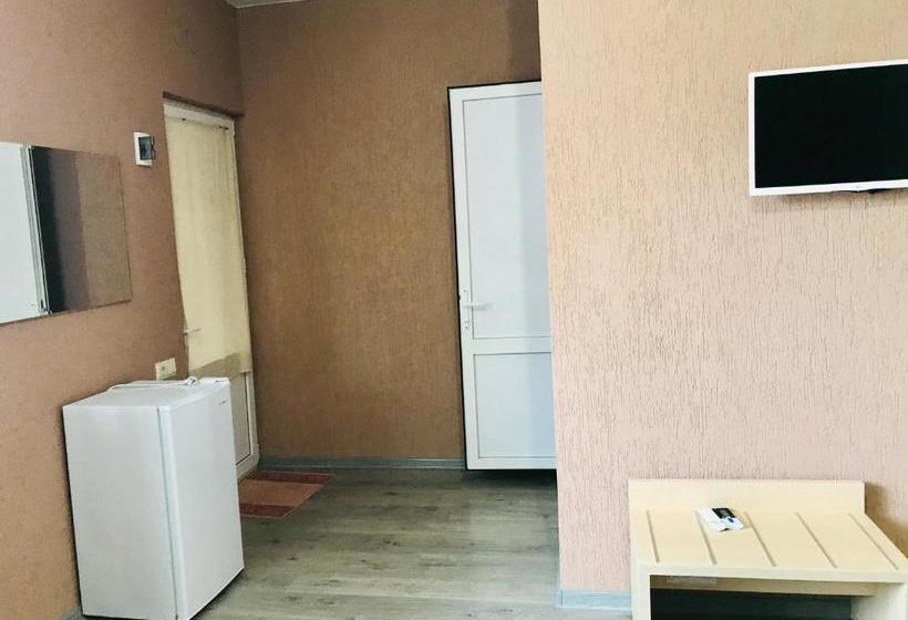 پانسیون Guest House On Prospect Vladislava Ardzinba