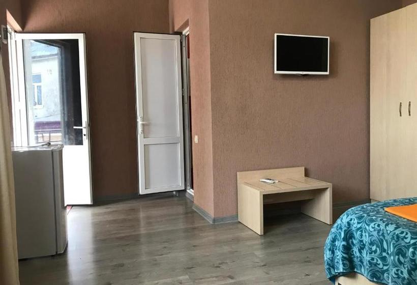 پانسیون Guest House On Prospect Vladislava Ardzinba