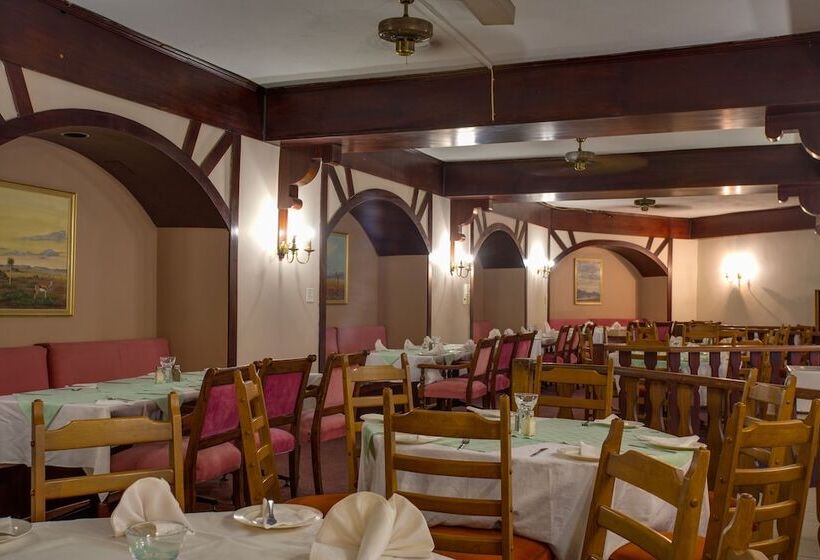 Отель Sundown Country Estate