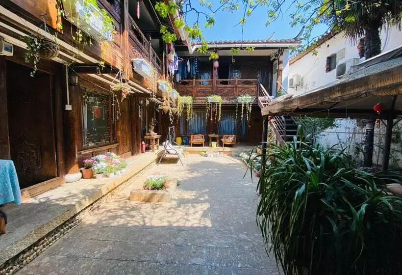 Majatalo Lewo Guest House