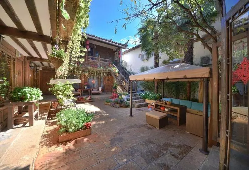 Majatalo Lewo Guest House