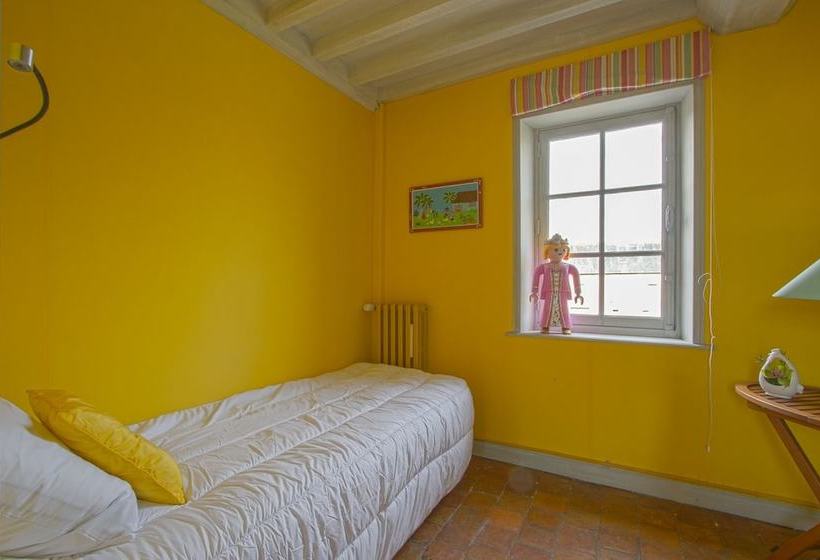 Le Château De Monceaux