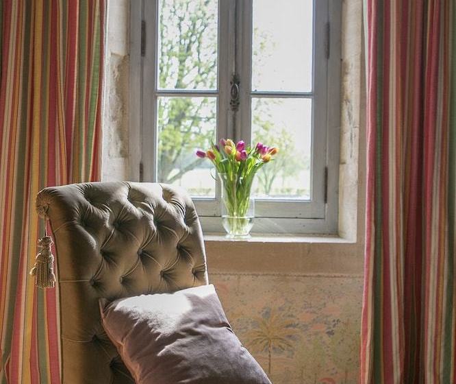 Le Château De Monceaux