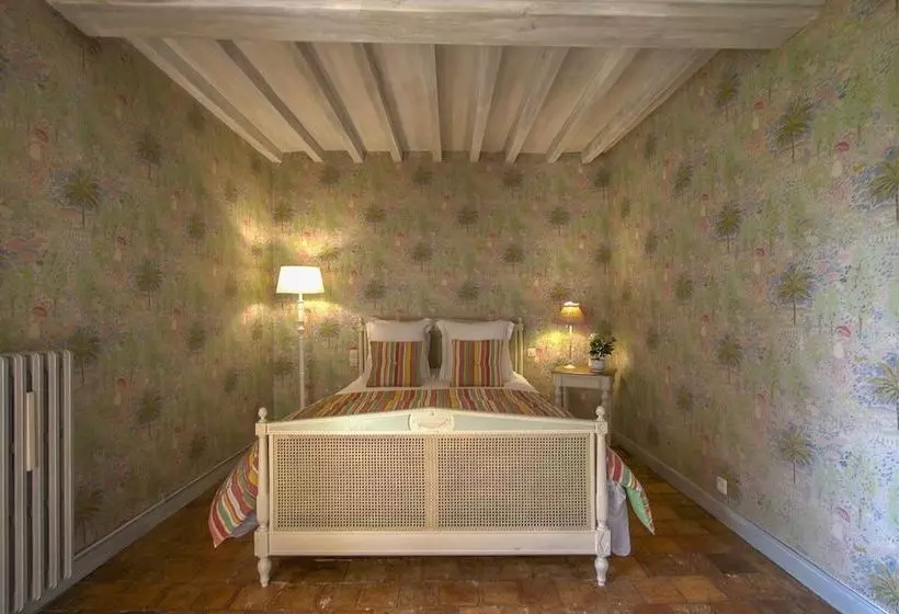 Le Château De Monceaux