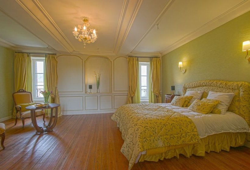 Le Château De Monceaux