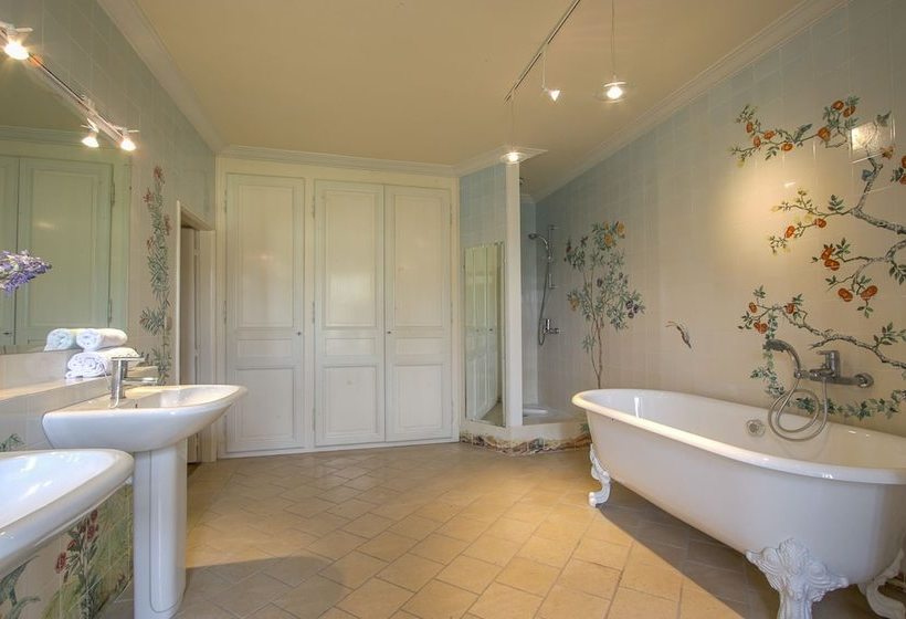 Le Château De Monceaux