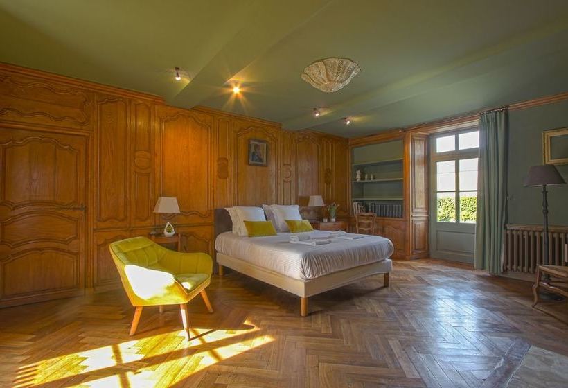 Le Château De Monceaux