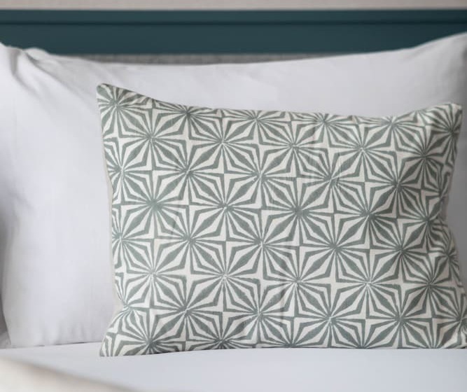 Inhabit Queen S Gardens, A Member Of Design Hotels