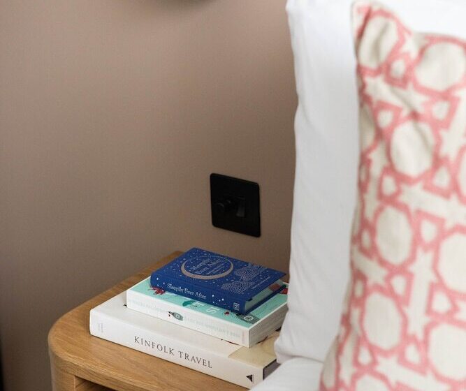 Inhabit Queen S Gardens, A Member Of Design Hotels