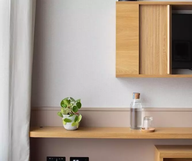 Inhabit Queen S Gardens, A Member Of Design Hotels