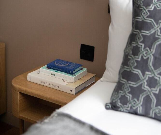 Inhabit Queen S Gardens, A Member Of Design Hotels