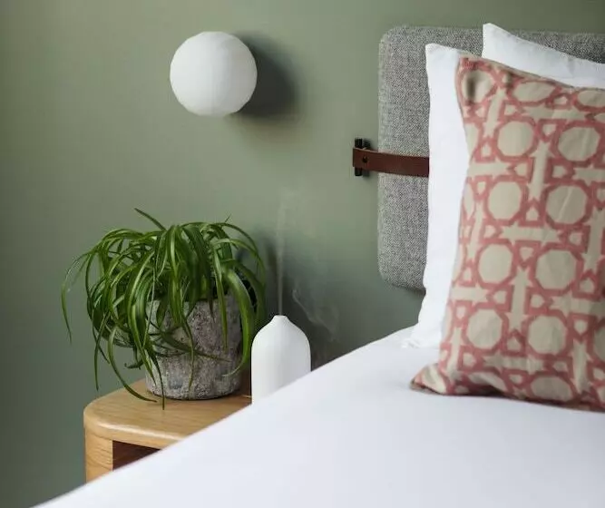 Inhabit Queen S Gardens, A Member Of Design Hotels