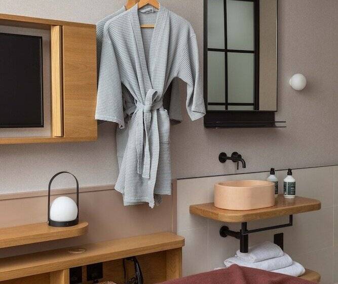 Inhabit Queen S Gardens, A Member Of Design Hotels