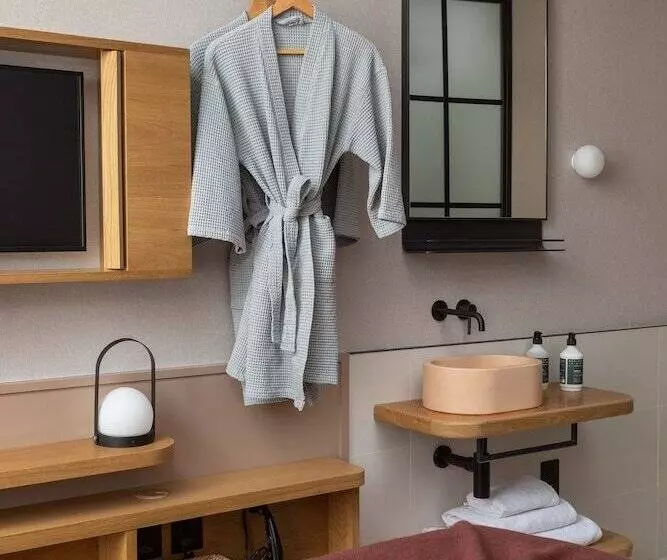 Inhabit Queen S Gardens, A Member Of Design Hotels