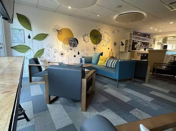 ホテル Kyriad Le Mans Est