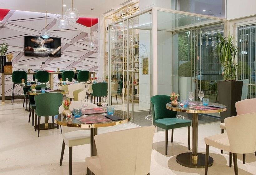 Отель NH Collection Porta Nuova