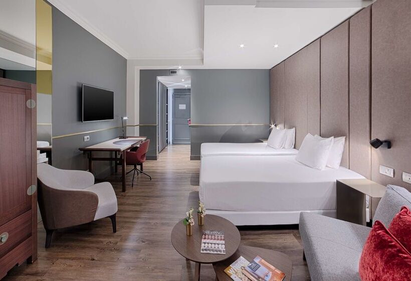 Отель NH Collection Porta Nuova