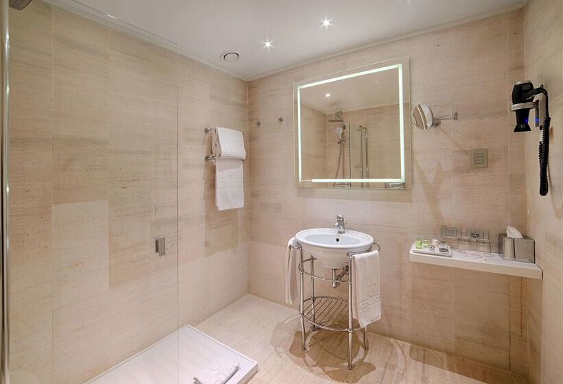 Отель NH Collection Porta Nuova