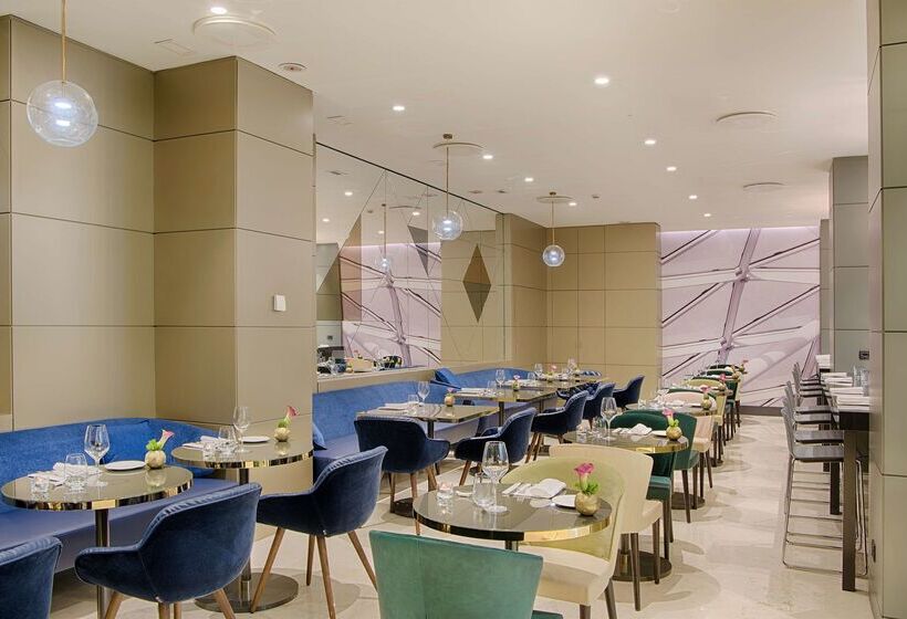 Отель NH Collection Porta Nuova