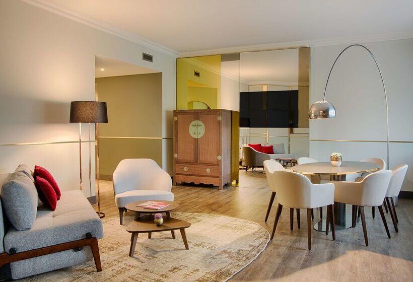 Отель NH Collection Porta Nuova