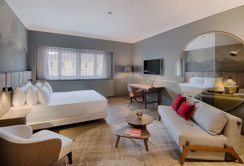 Отель NH Collection Porta Nuova