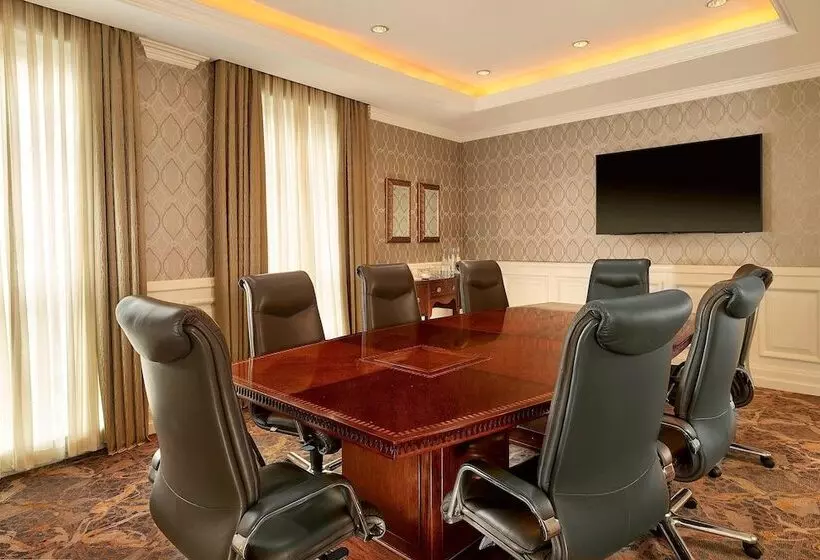 The College Green Dublin Hotel, Autograph Collection