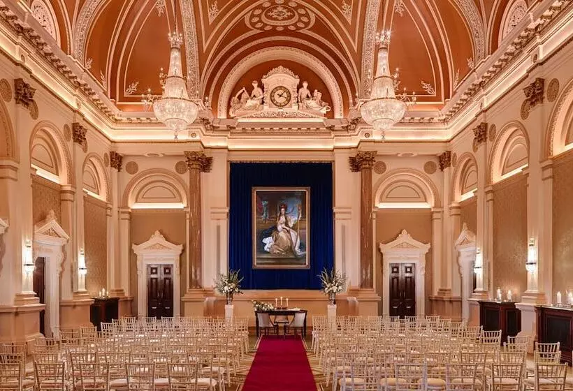 The College Green Dublin Hotel, Autograph Collection