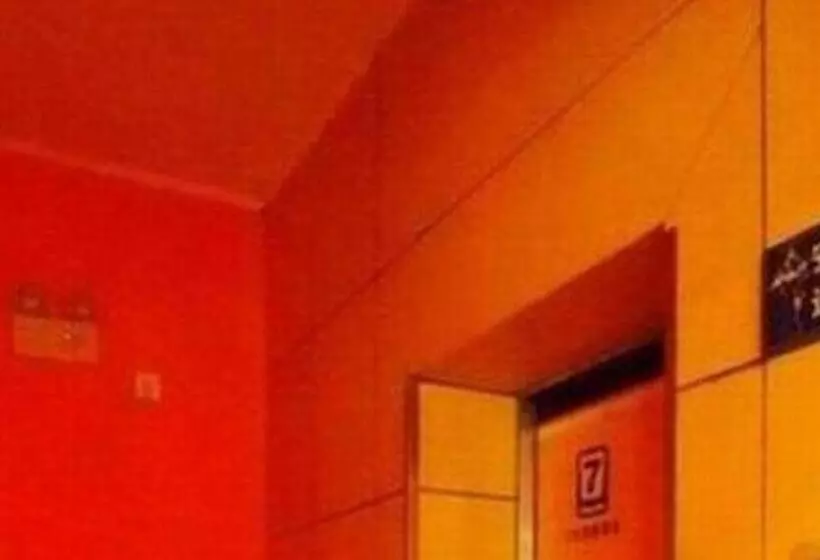 Hotelli 7 Days Inn Chengdu North Railway Metro Station