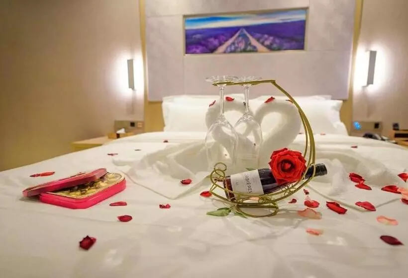 Lavande Hotel Haining Leather City Yintai Branch