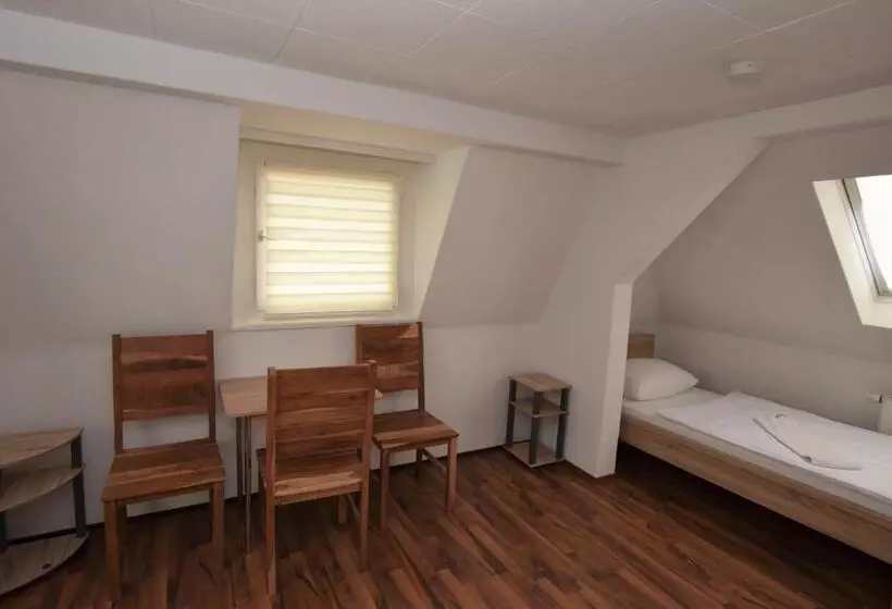 ユースホステル Nürtingen Zimmer