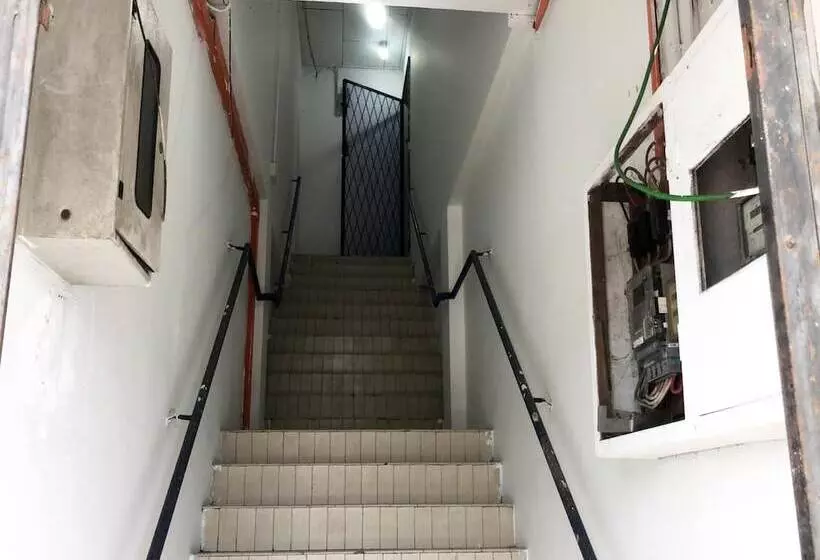 Hotelli Spot On 90077 Cherry's Lodge