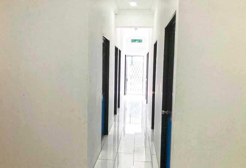 Hotelli Spot On 90077 Cherry's Lodge