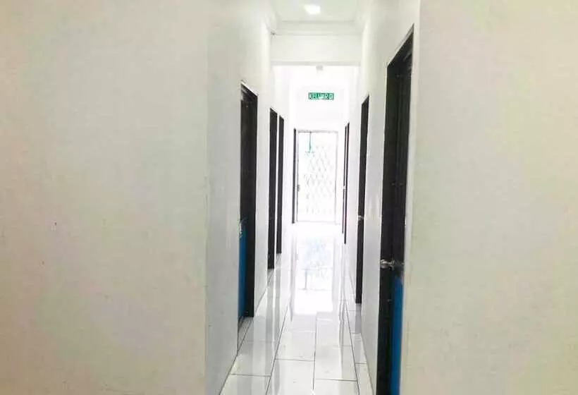 Hotelli Spot On 90077 Cherry's Lodge