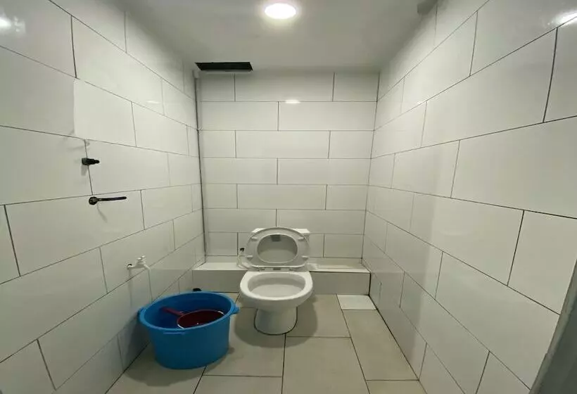 Hotelli Spot On 90077 Cherry's Lodge