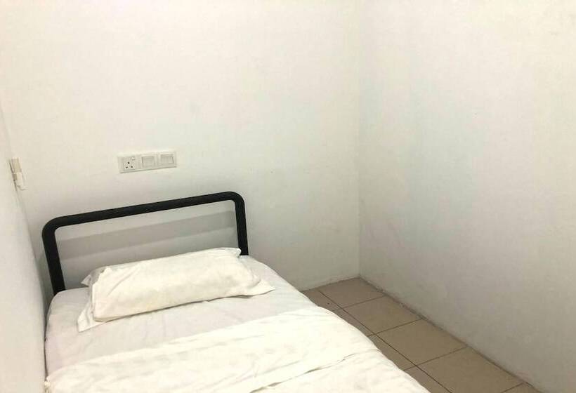 Hotelli Spot On 90077 Cherry's Lodge