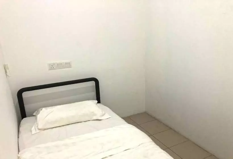 Hotelli Spot On 90077 Cherry's Lodge