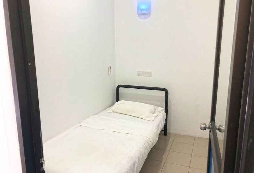 Hotelli Spot On 90077 Cherry's Lodge