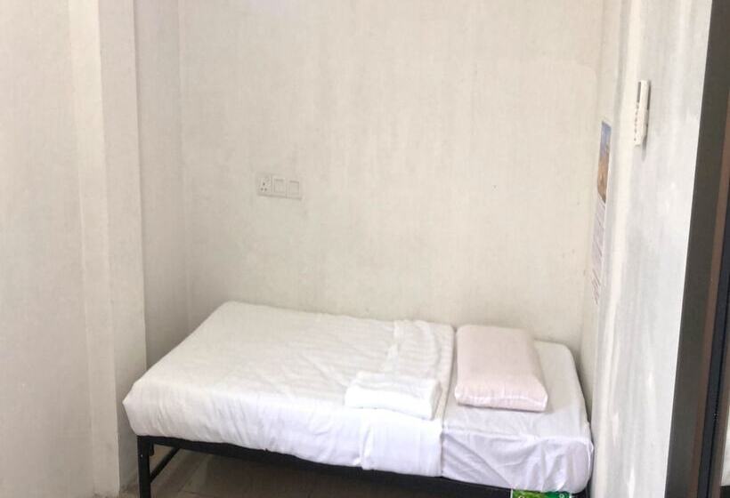 Otel Spot On 90077 Cherry's Lodge